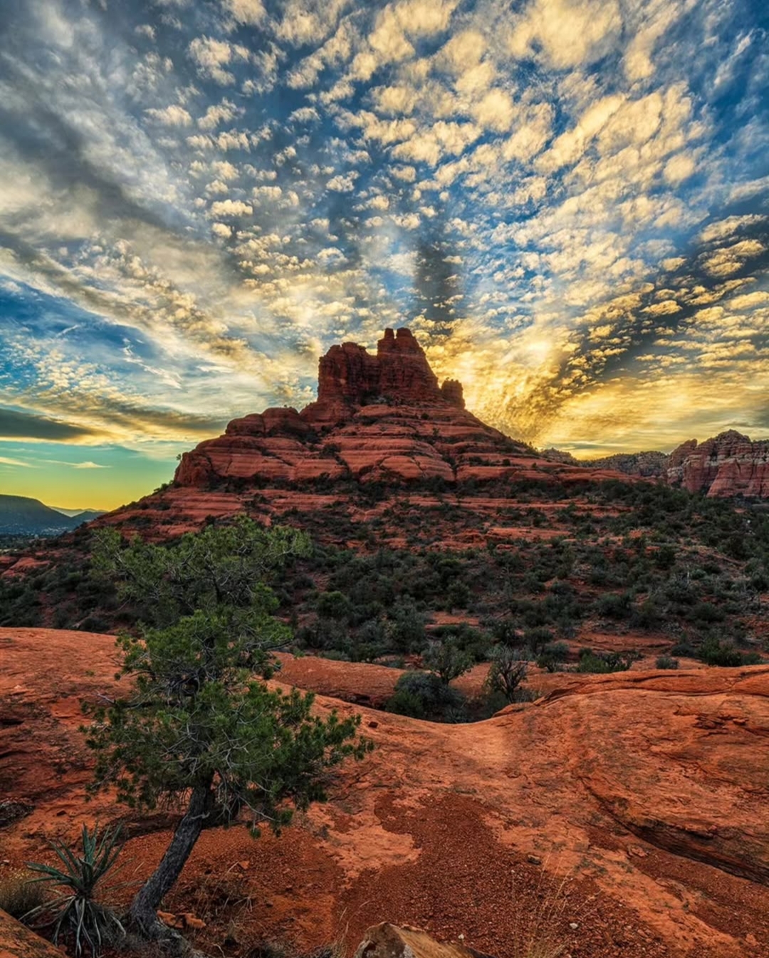 Bell Rock at sunrise, Sedona, Arizona